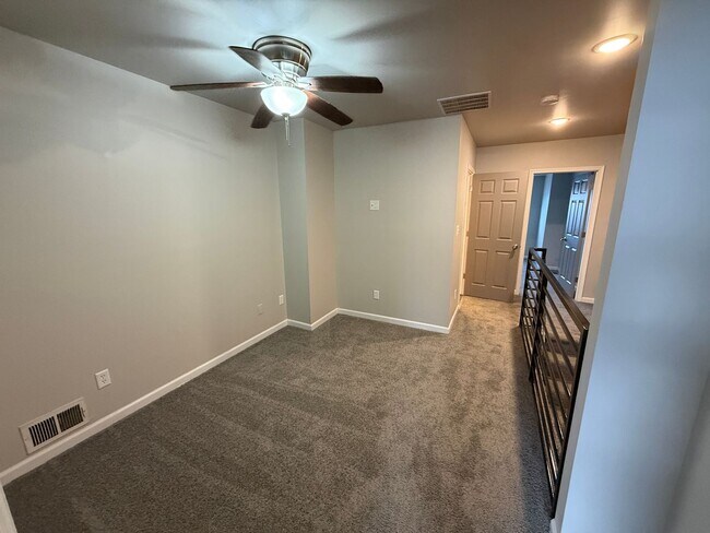 Building Photo - Stunning 3BR / 2BA Rowhome Blending Historic Charm & Modern Living