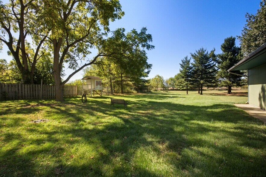 Building Photo - 2050 S Wagner Rd