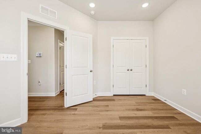 Building Photo - 7355 Mountaineer Dr