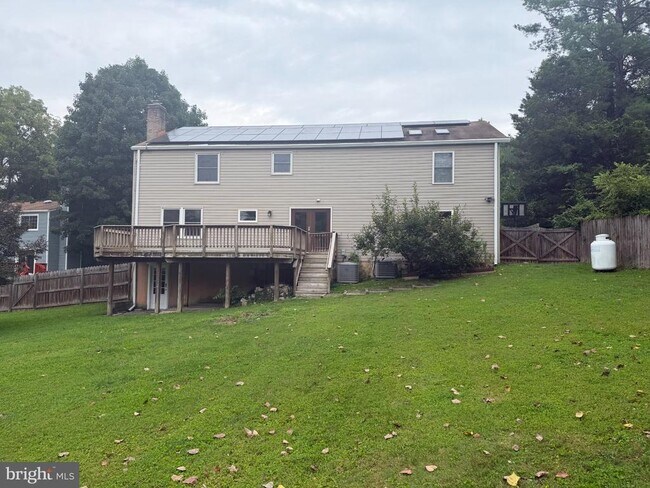 Building Photo - 9627 Locust Hill Dr