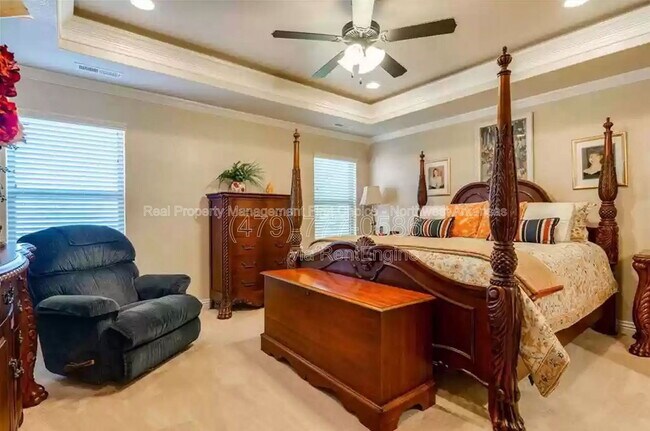 Building Photo - 2705 SW Glenn Ridge Rd