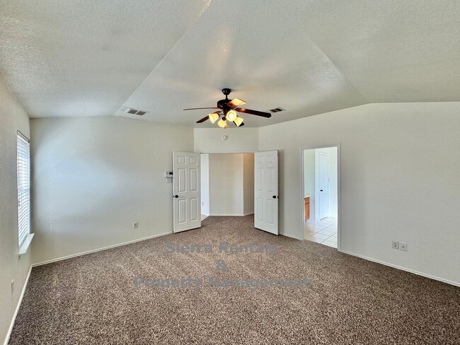 Building Photo - 2 WEEKS FREE RENT!!! Beautiful 3 Bed 2 Bat...