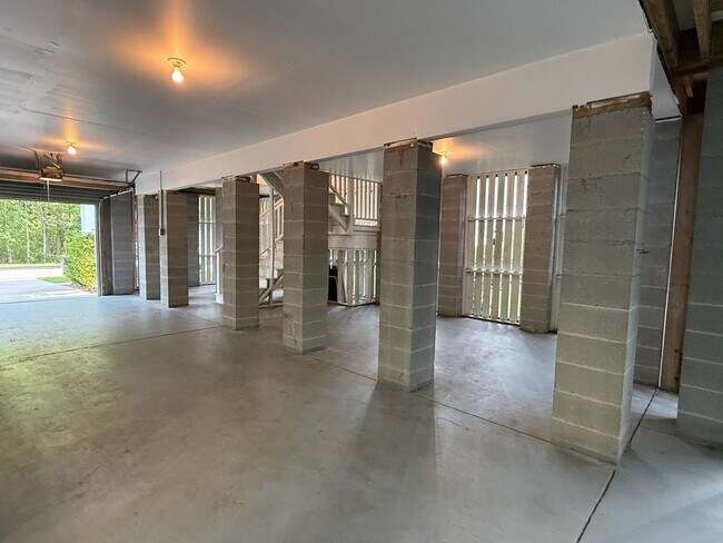 Building Photo - Available now. Amazing 4 BR/2.5 BA Home Available at Shellring at St Thomas Island!
