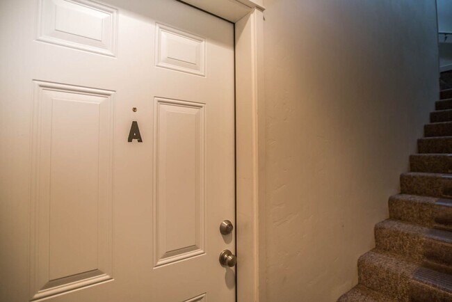 Building Photo - 1906 S 14th St W