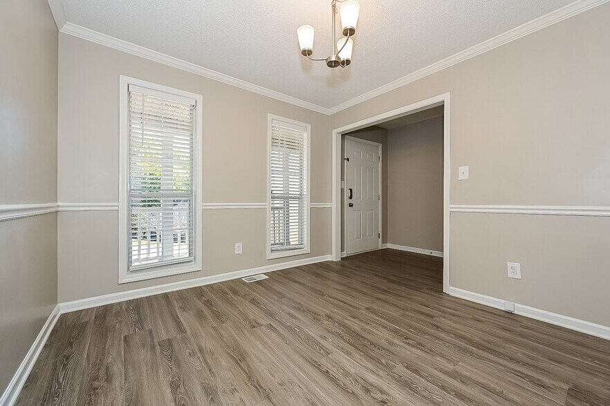 Building Photo - 1374 Buckingham Dr