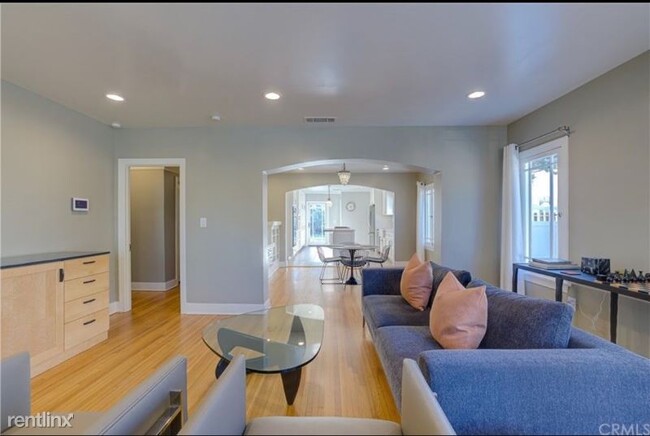 Building Photo - 3 br, 2 bath House - 221 N Berkeley Ave