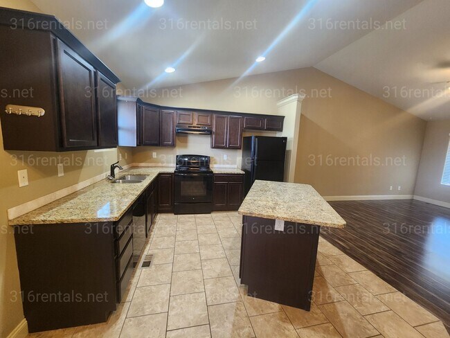 Building Photo - $1,850- 4 bedroom / 3 bathrooms - Beautiful and Large Home! *COMING SOON*