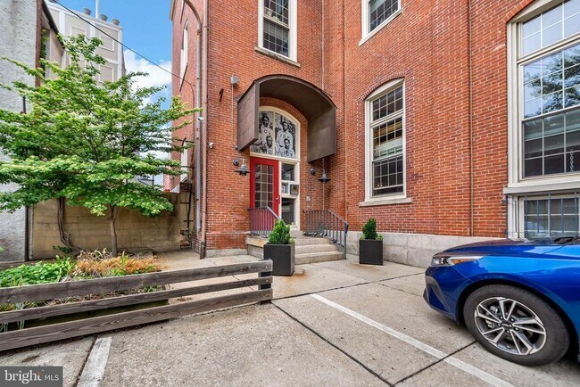 Building Photo - 915-25 Bainbridge St