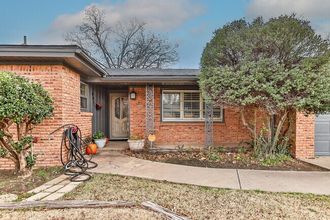 Building Photo - Charming 3 bedroom 2 bathroom