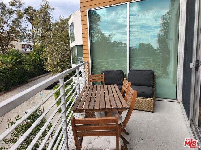 Building Photo - 6683 Franklin Ave