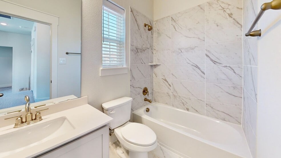 Building Photo - 833 Concan Dr