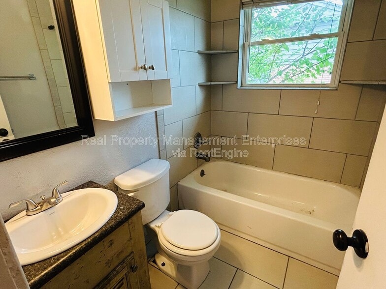 Building Photo - 701 NW 2nd St