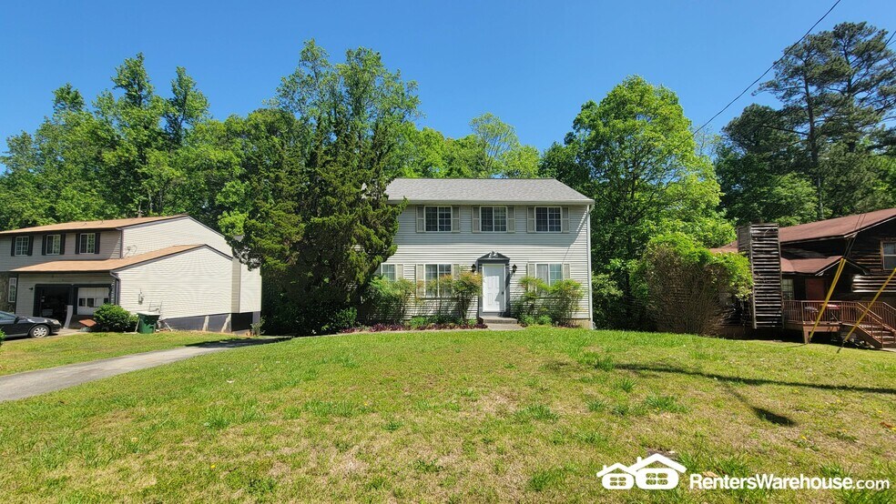 Building Photo - 1461 Silver Lake Dr