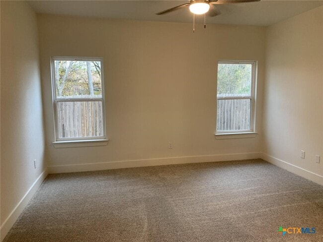 Building Photo - 1862 Royal Loop