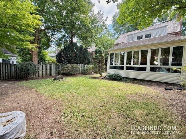 Building Photo - 4825 Butterworth Pl NW