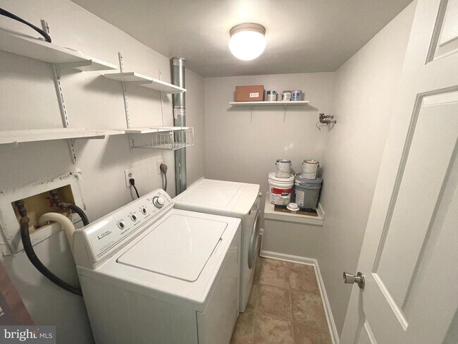 Building Photo - 62 Le Forge Ct