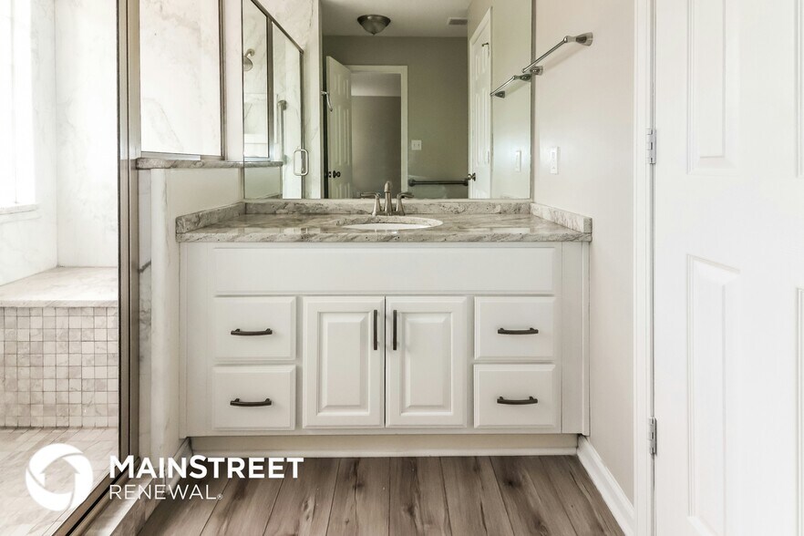 Building Photo - 1475 NW Yankee Dr