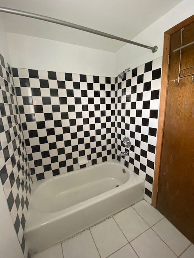 Building Photo - 2068 Terry Ln