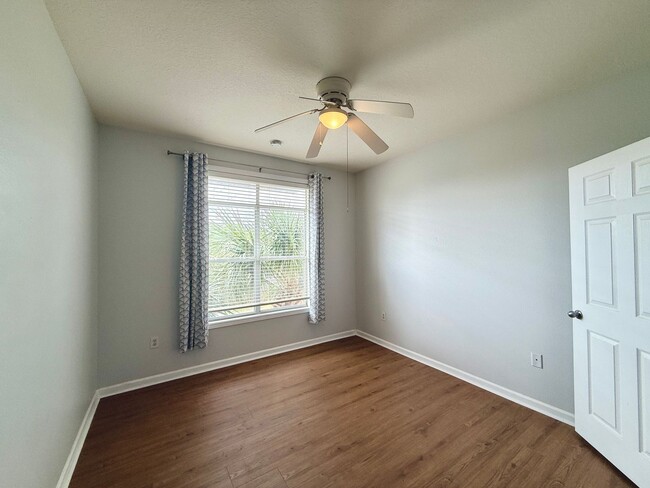 Building Photo - 3Bed/2Bath Condo for Rent in The Palms of ...