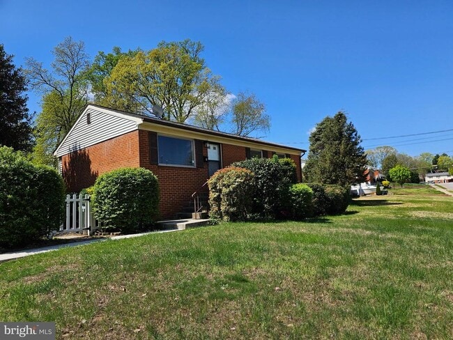 Building Photo - 14236 Caroline St