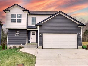Building Photo - Beautifully Upgraded Home with Large Eat-In Kitchen And Spacious Primary Suite