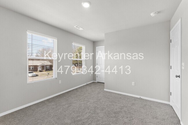 Building Photo - 920 Morningside Dr
