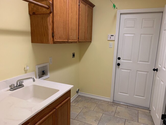 Building Photo - 2618 Reveille Dr
