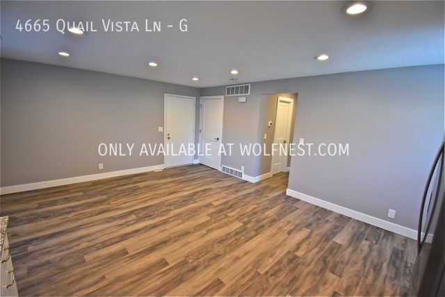 Building Photo - Remodeled 1 Bed Millcreek Condo! No Deposi...