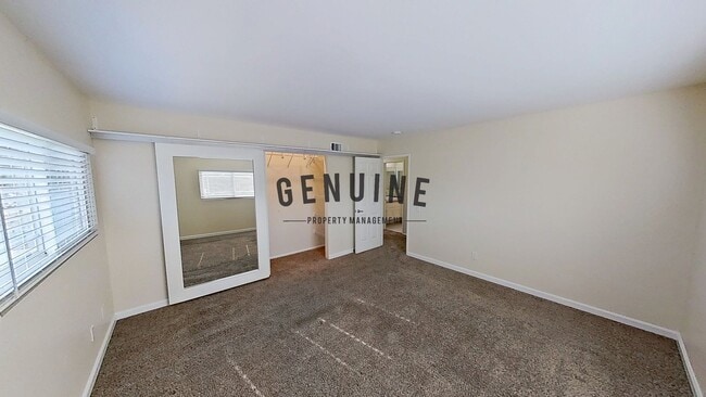 Building Photo - Lovely 2 Bd 1.5Ba Condo in Costa Mesa With Spacious Deck