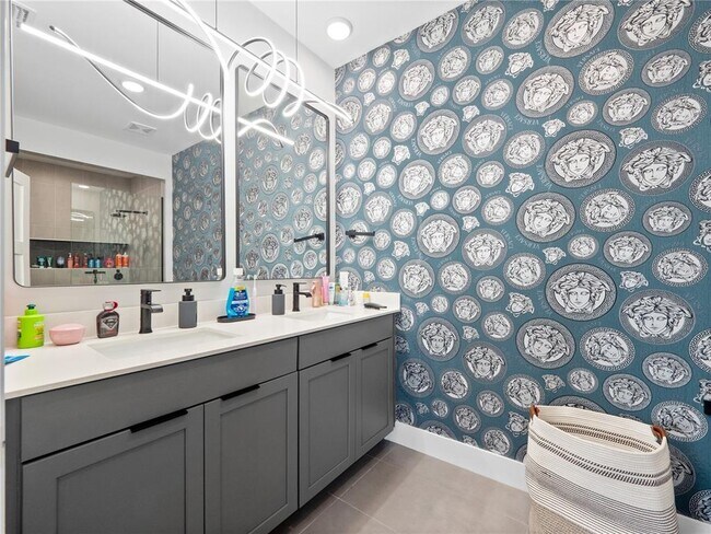 Building Photo - 239 Hampton Loop