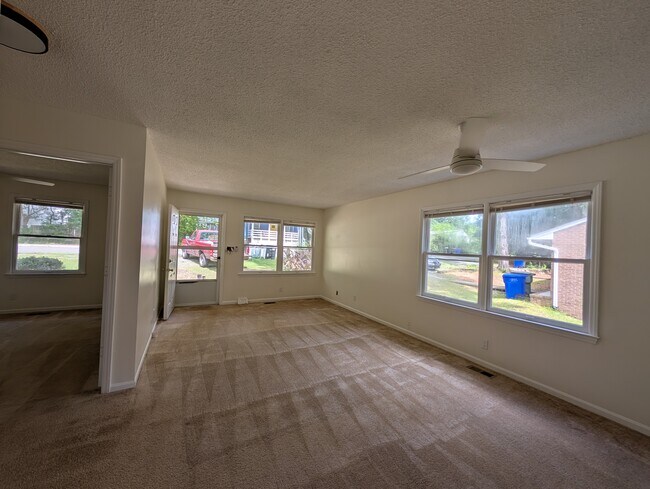 Building Photo - Bim St. Apartment A