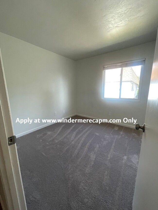 Building Photo - Now available for rent! Newly Remodeled!! ...