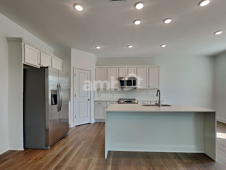 Building Photo - 1634 Soapstone Rd