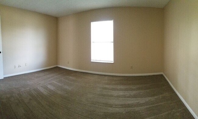 Building Photo - Spacious 2 Bedroom with 2 Car Garage