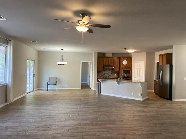 Building Photo - 1112 Vanderbilt Cir