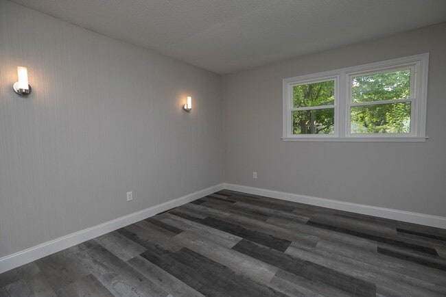 Building Photo - Renovated Beautiful Single Family House