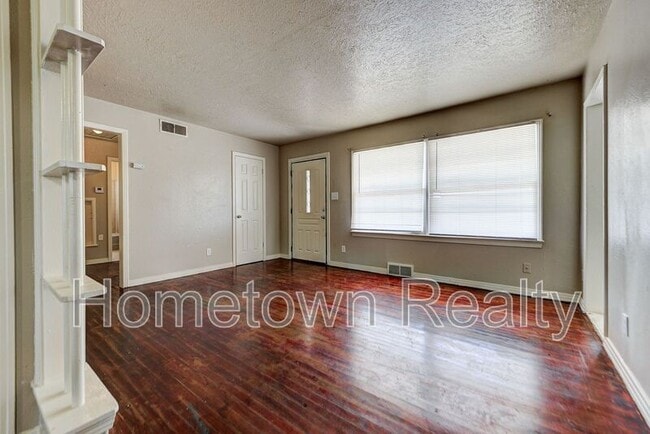 Building Photo - 3513 Springlake Dr