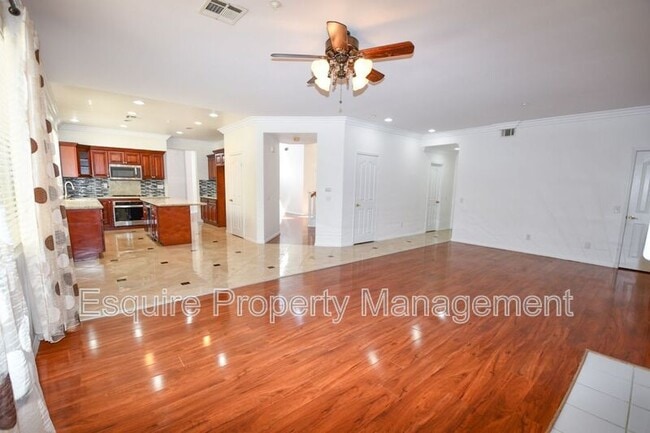 Building Photo - 512 Bolsa Way