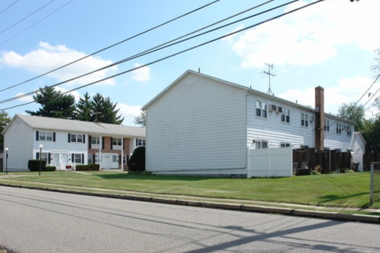 Small quiet complex! - 173 Mills St