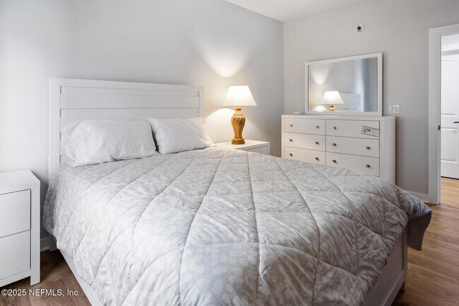 Building Photo - 945 Registry Blvd