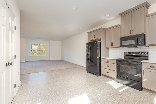 Building Photo - Move in by 12/1/24 for HALF OFF FIRST MONT...