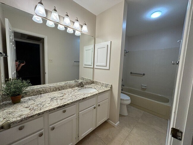 Building Photo - 10955 Wurzbach Rd