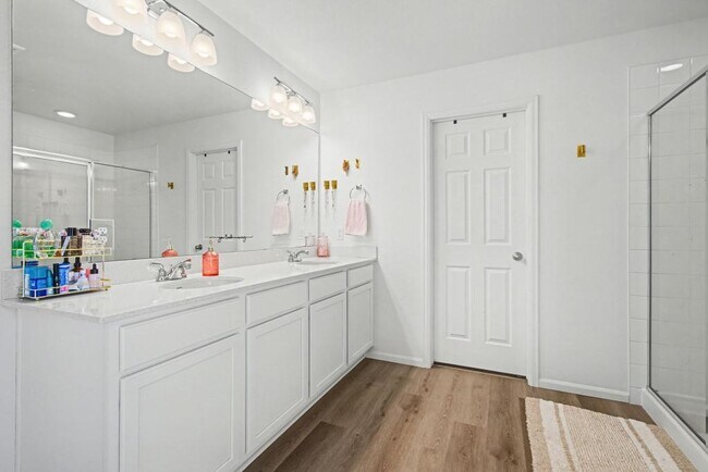 Building Photo - 4230 Satinwood Dr