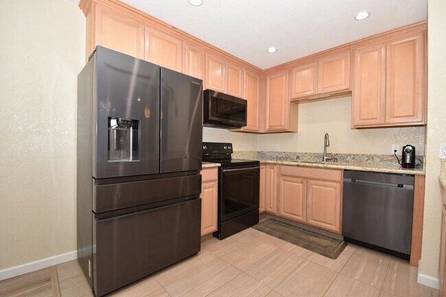 Building Photo - Stunning 2-Bedroom Condo 2nd Floor at The Lakes!