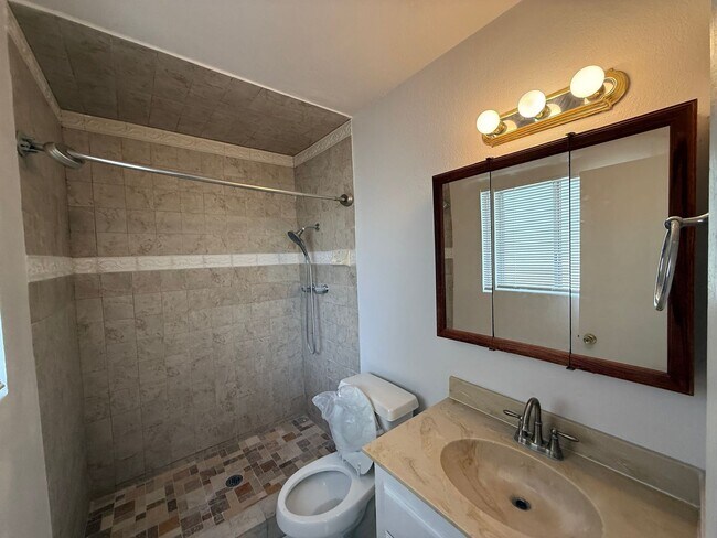 Building Photo - Victorville - 3 Bedrooms, 2 Bathrooms, New Paint, New Blinds, Tile Floors