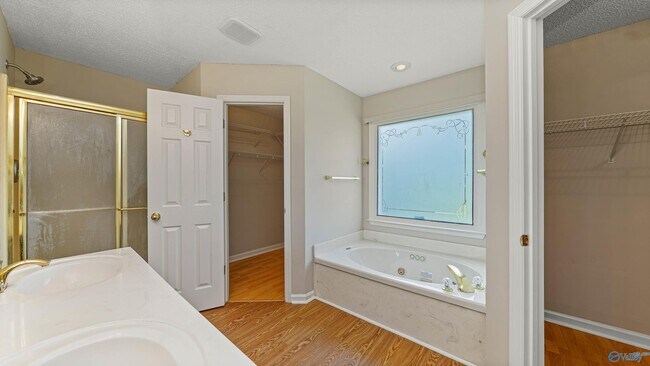 Building Photo - 111 Rolling Lea Pl