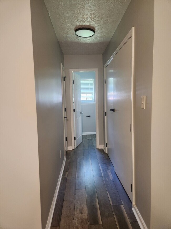 Building Photo - Make this home your sweet space!