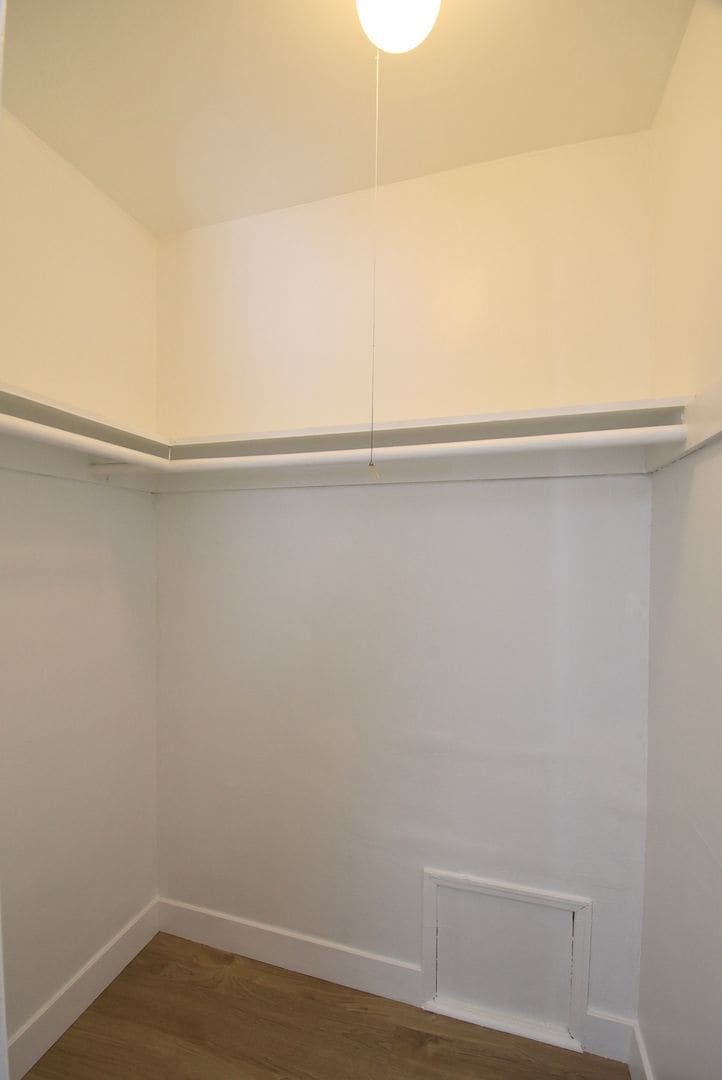 Building Photo - 5734 Hazeltine Ave