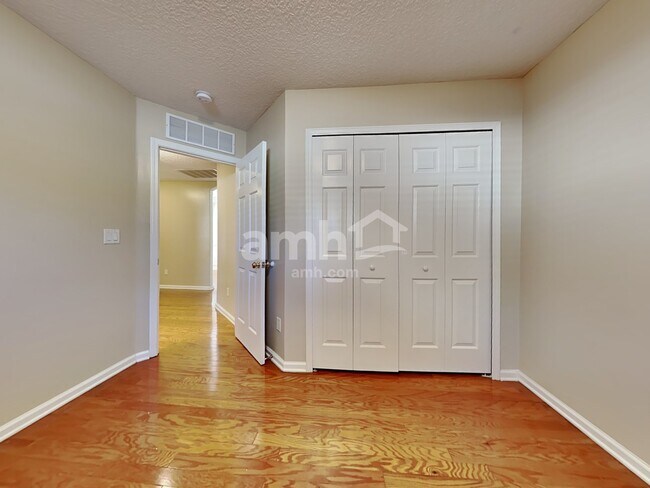 Building Photo - 821 Templeton Ln