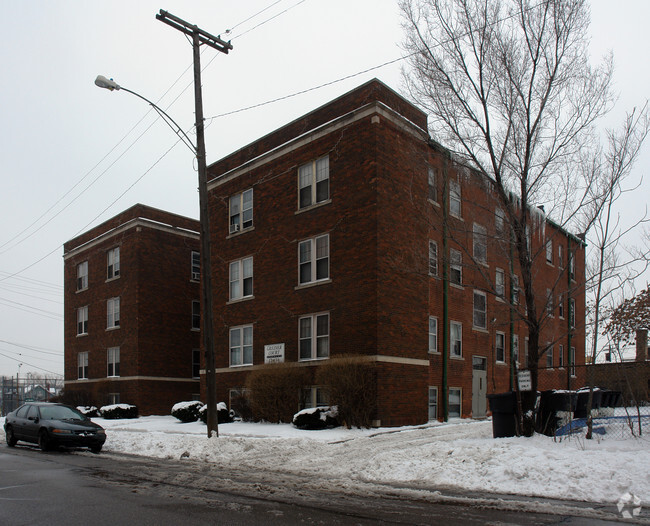 Greiner Court Apartments - 13630 Greiner St Detroit MI 48205 ...